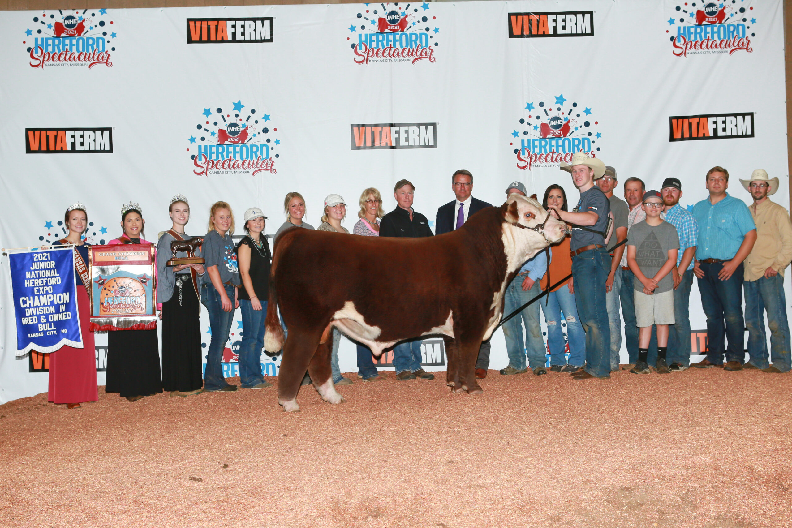 Freking, Rogers Awarded Top Placings at 2021 VitaFerm Junior National Hereford Expo Bull Show