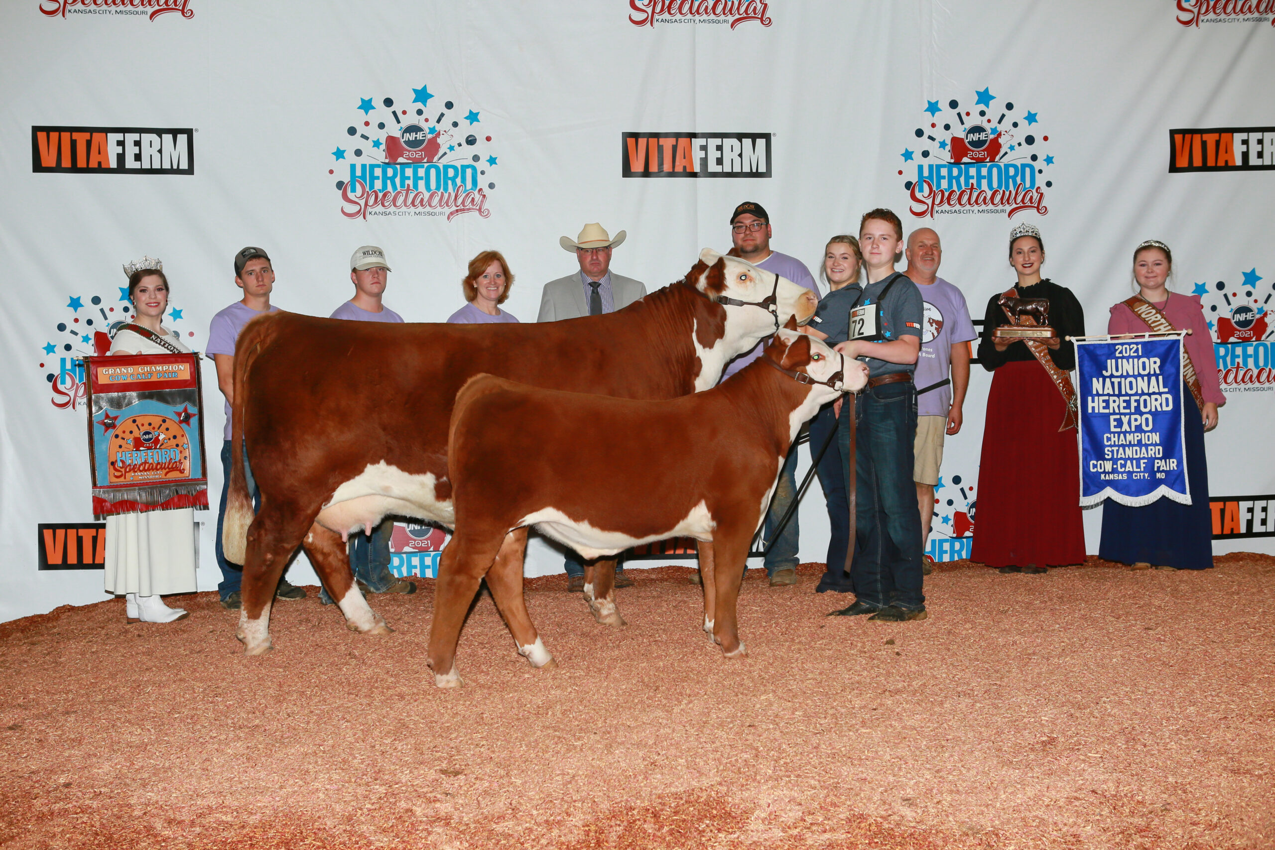 Jones, Miller Achieve Success in the Cow-Calf Show at the 2021 Junior National Hereford Expo