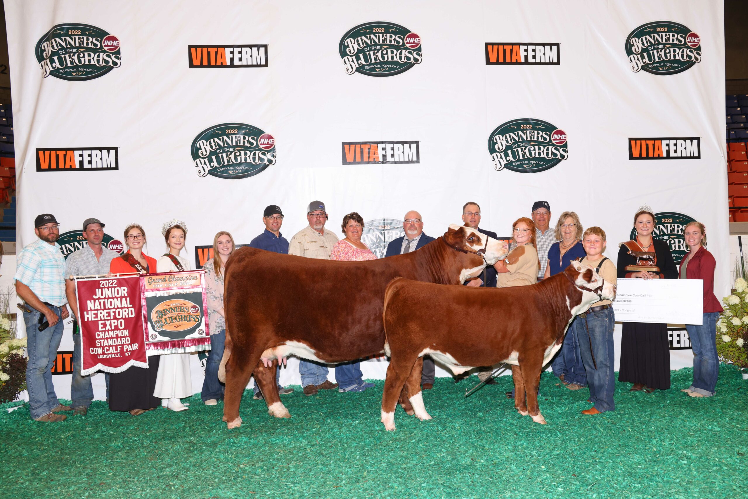 Mayo, Bane Achieve Success in the Cow-Calf Show at the VitaFerm Junior National Hereford Expo